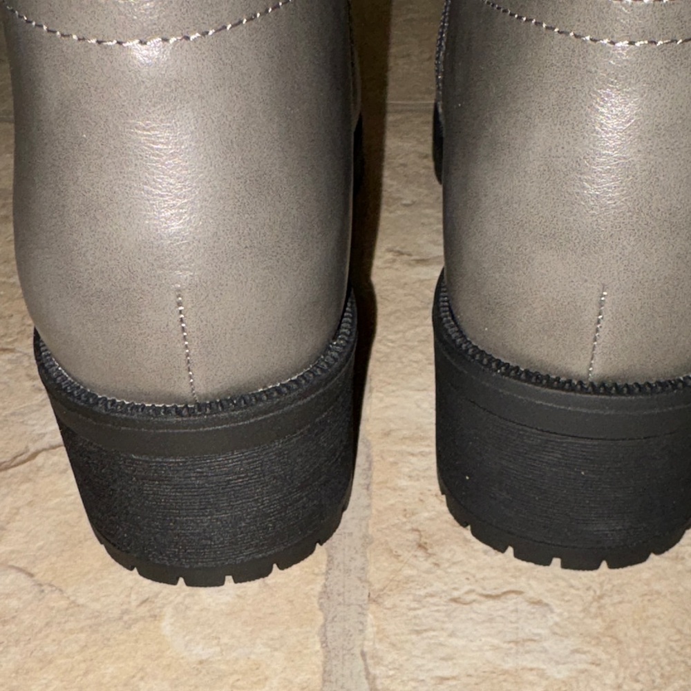 Dream Pairs size 9  Women's Grey Heeled Riding style Boots - Picture 6 of 13